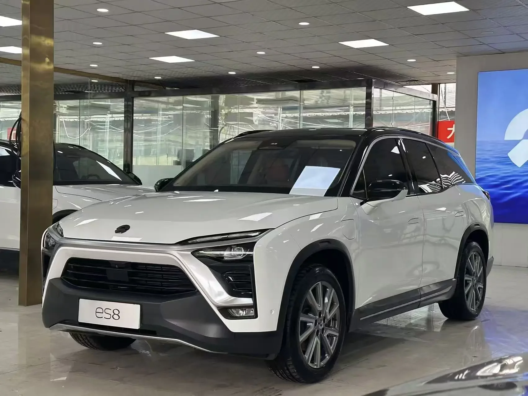 NIO ES8