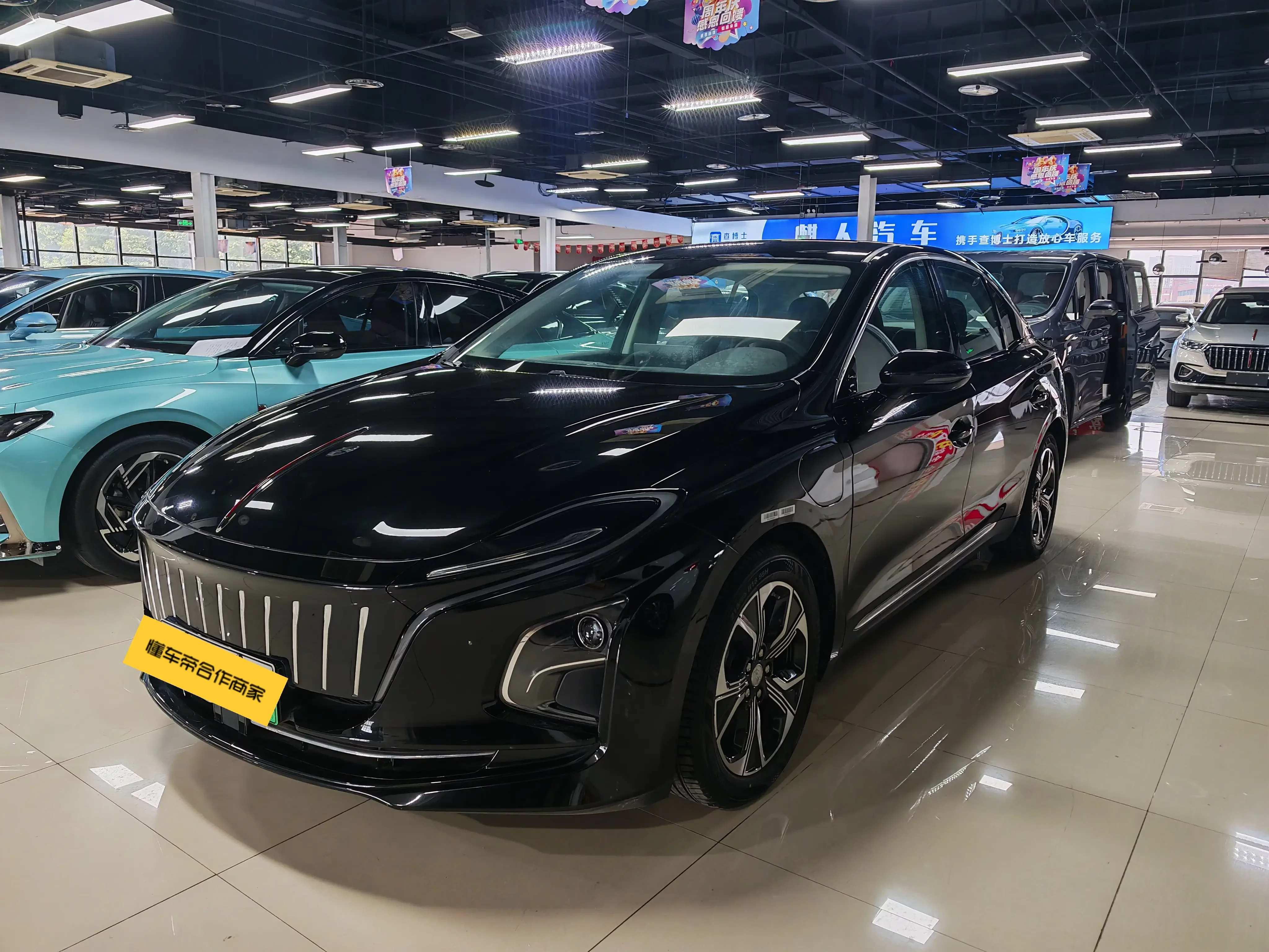 Hongqi E-QM5