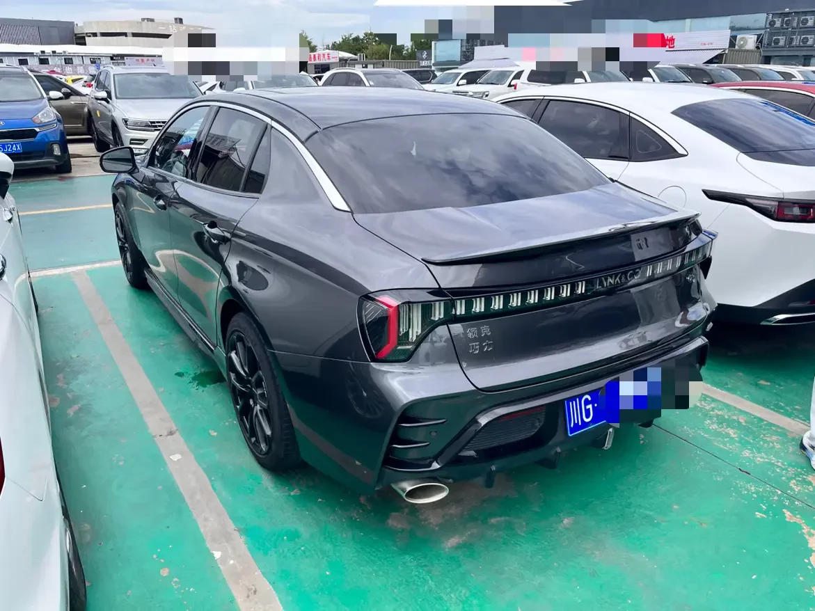 Lynk & Co 03