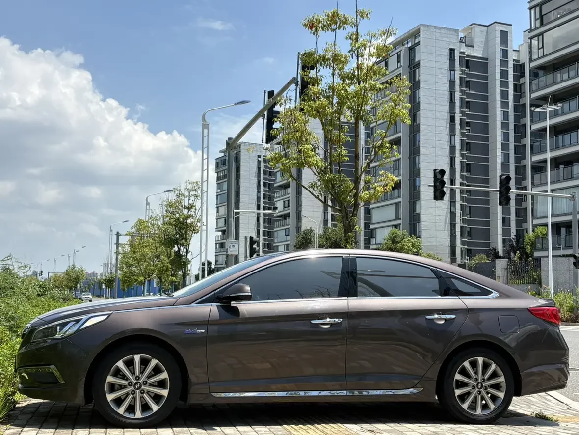 Hyundai sonata nine