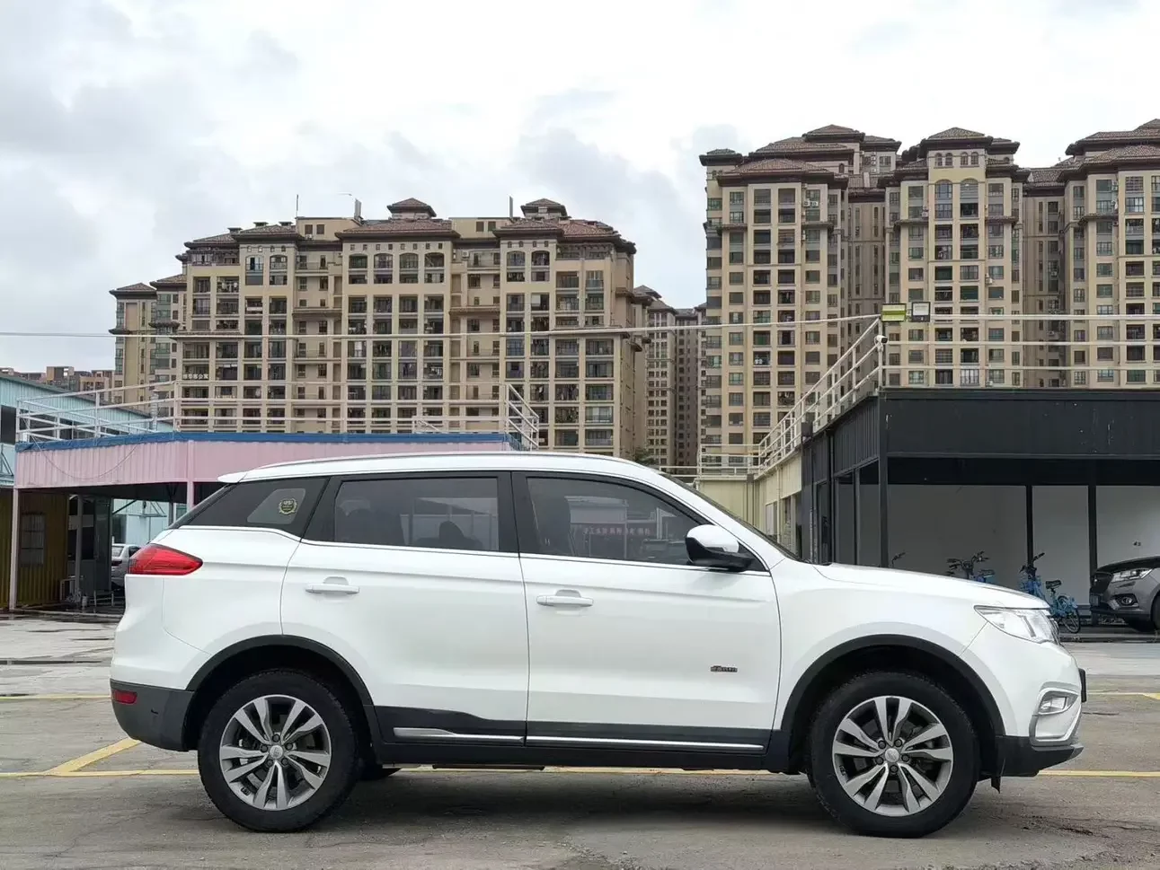 Geely Atlas