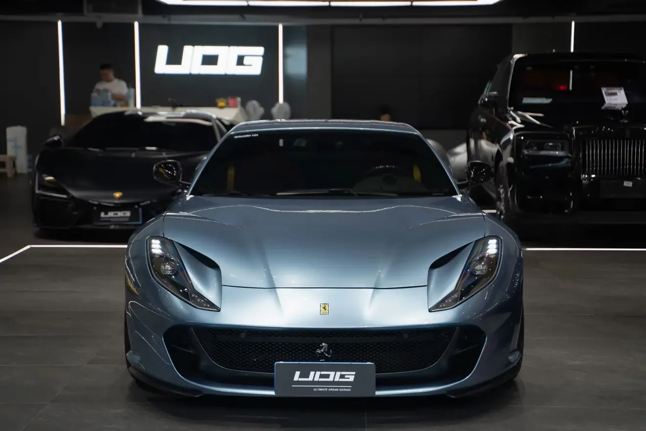Ferrari 812