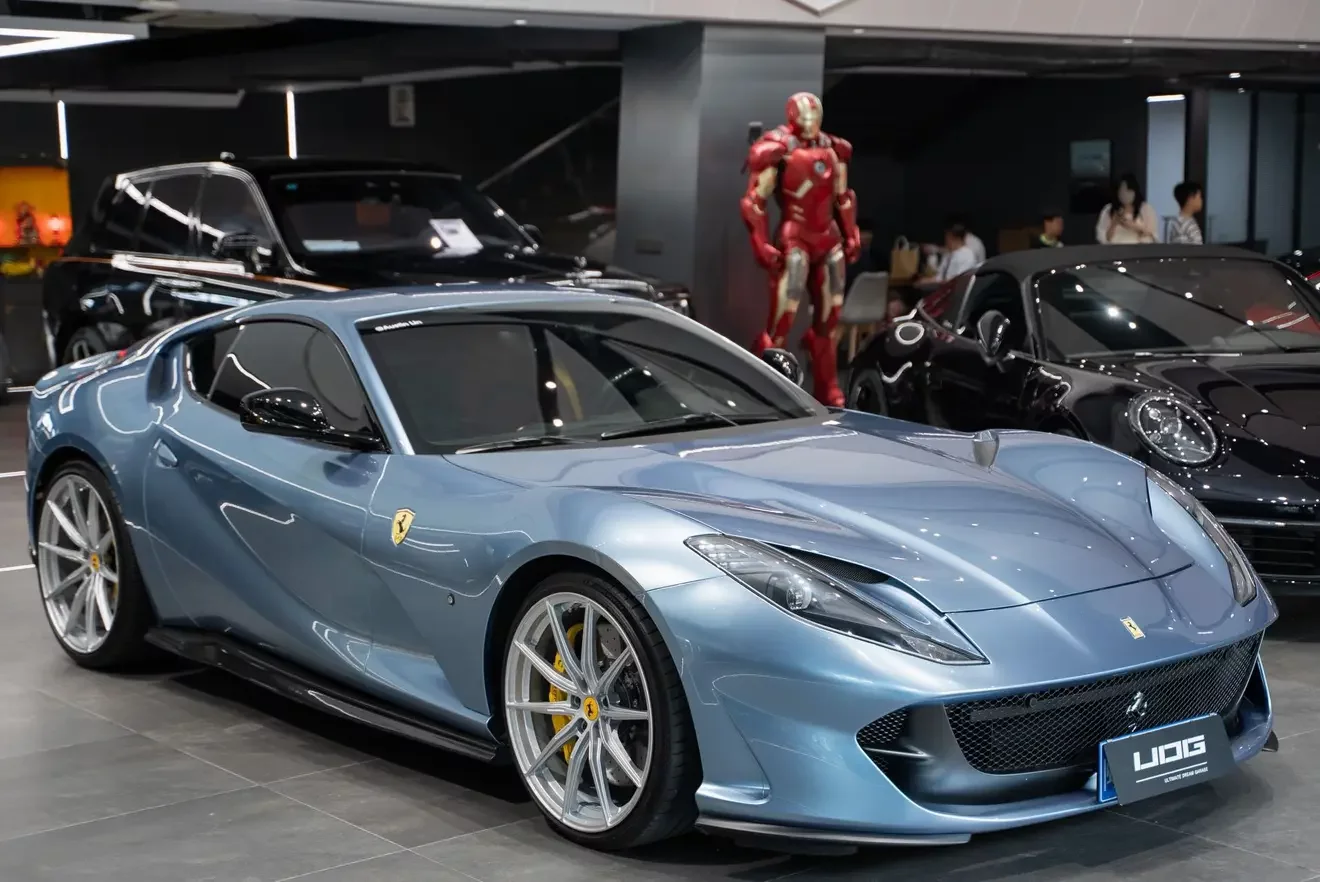 Ferrari 812