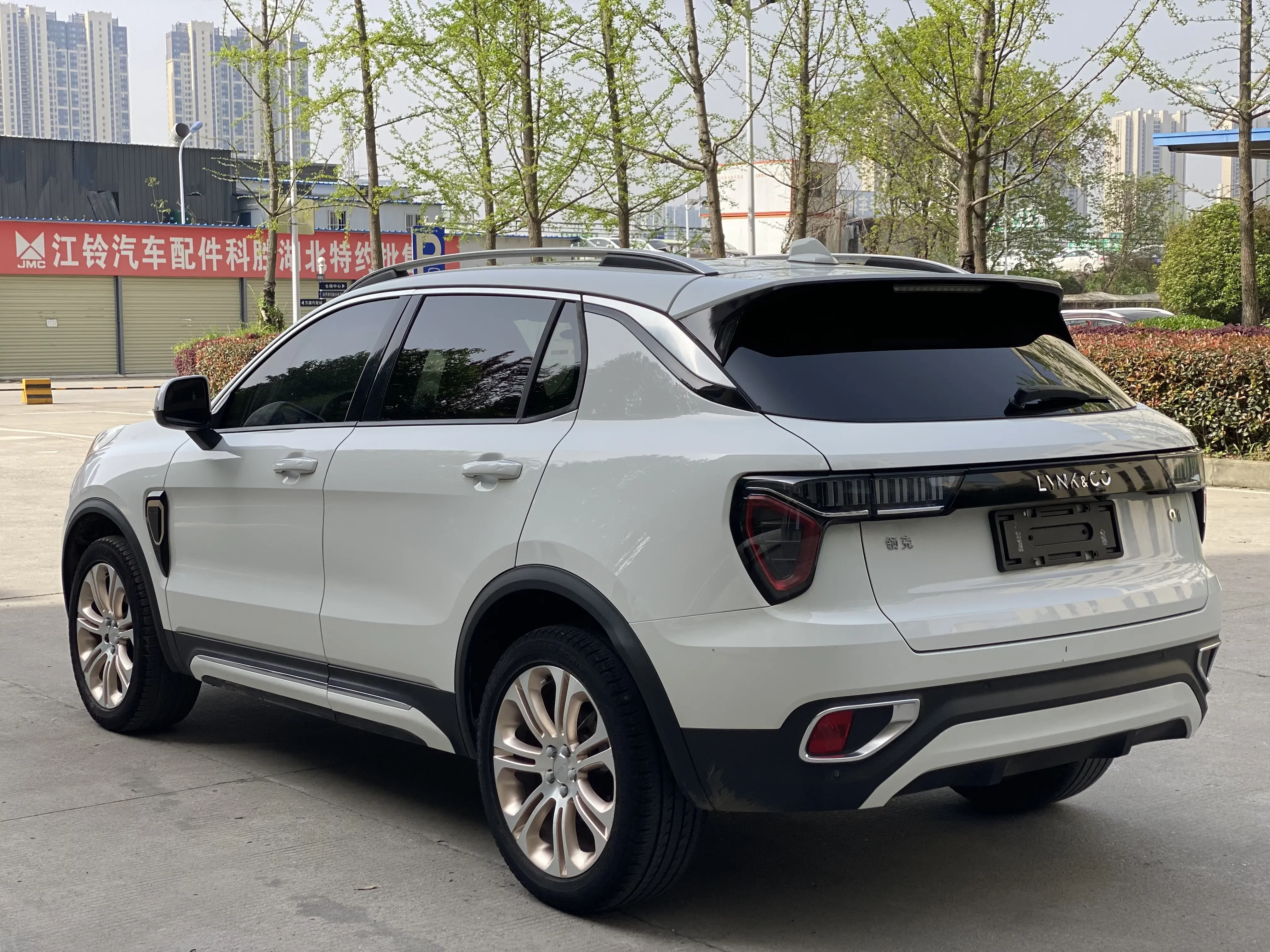 Lynk & Co 01