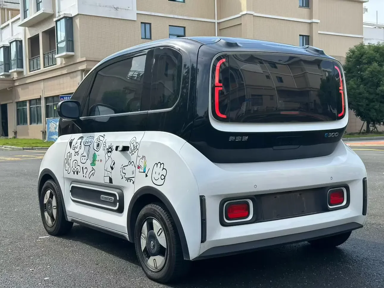 Baojun E300