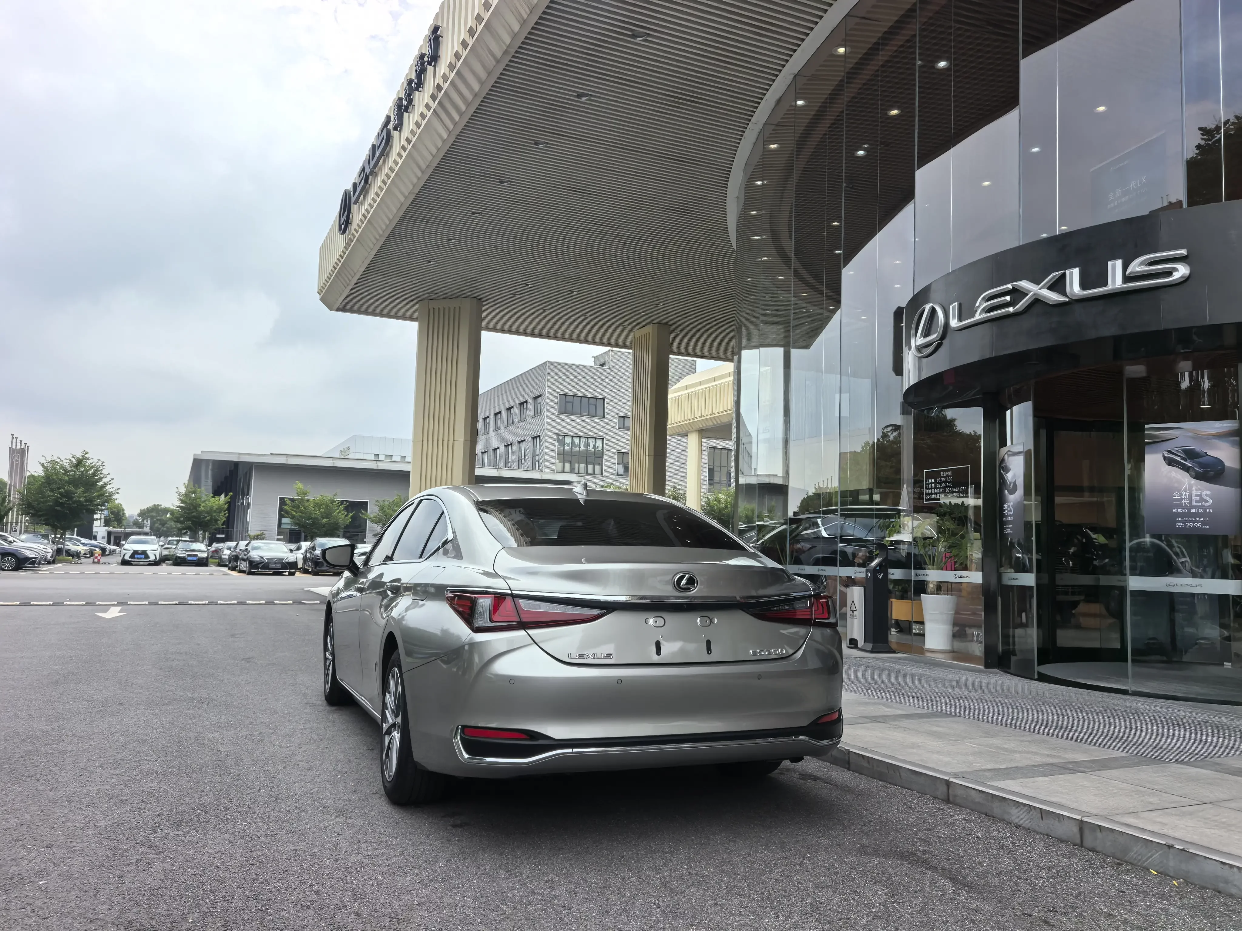 Lexus ES