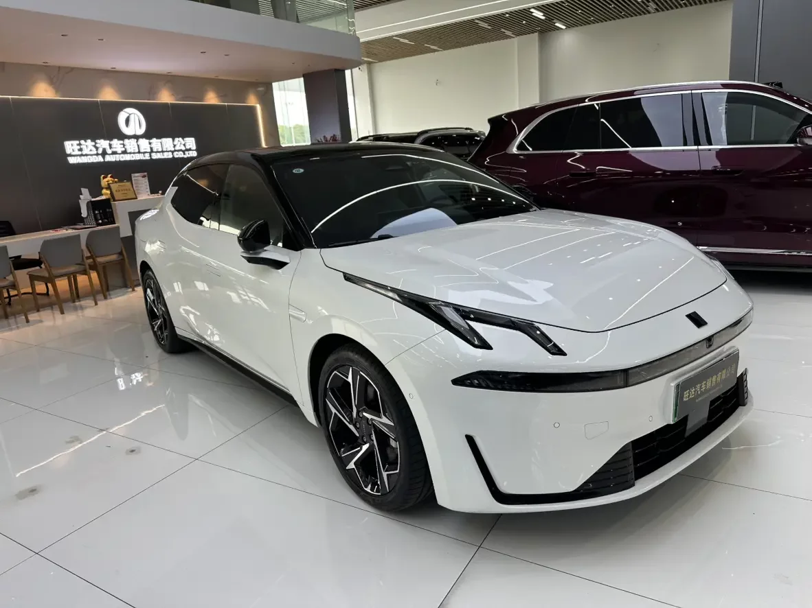 Lynk & Co 07 EM-P