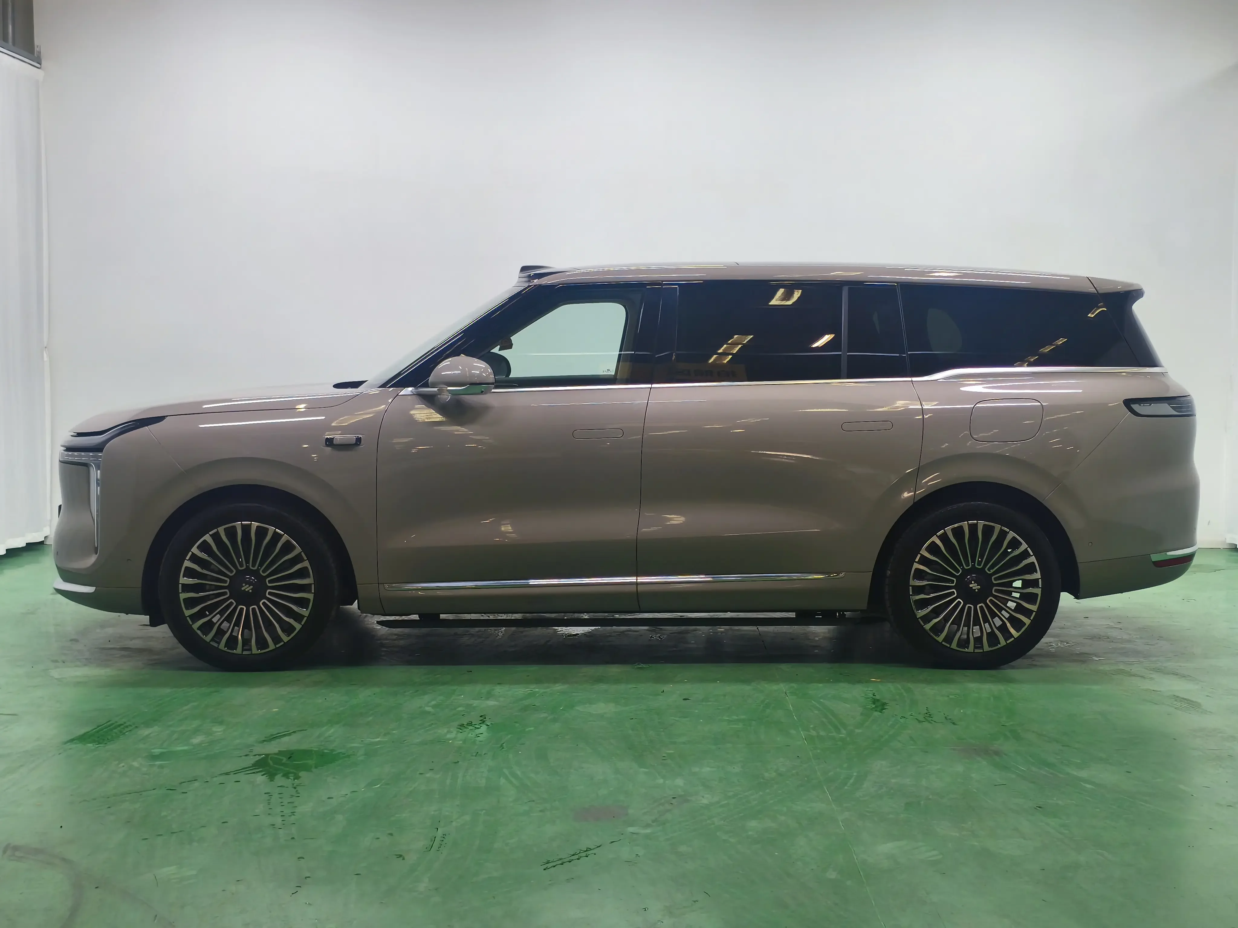 IM Motors Zhiji LS9