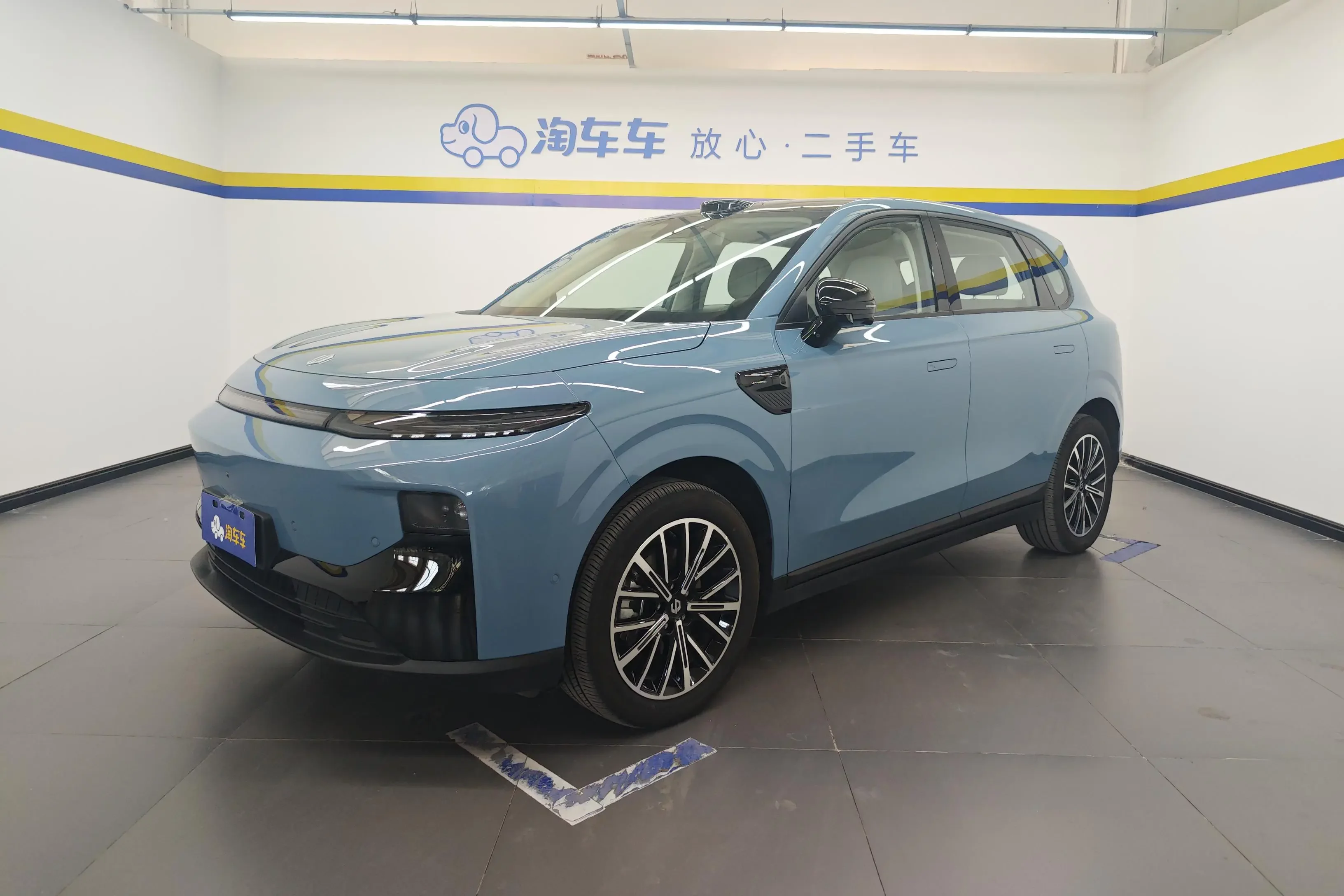 Leapmotor B10
