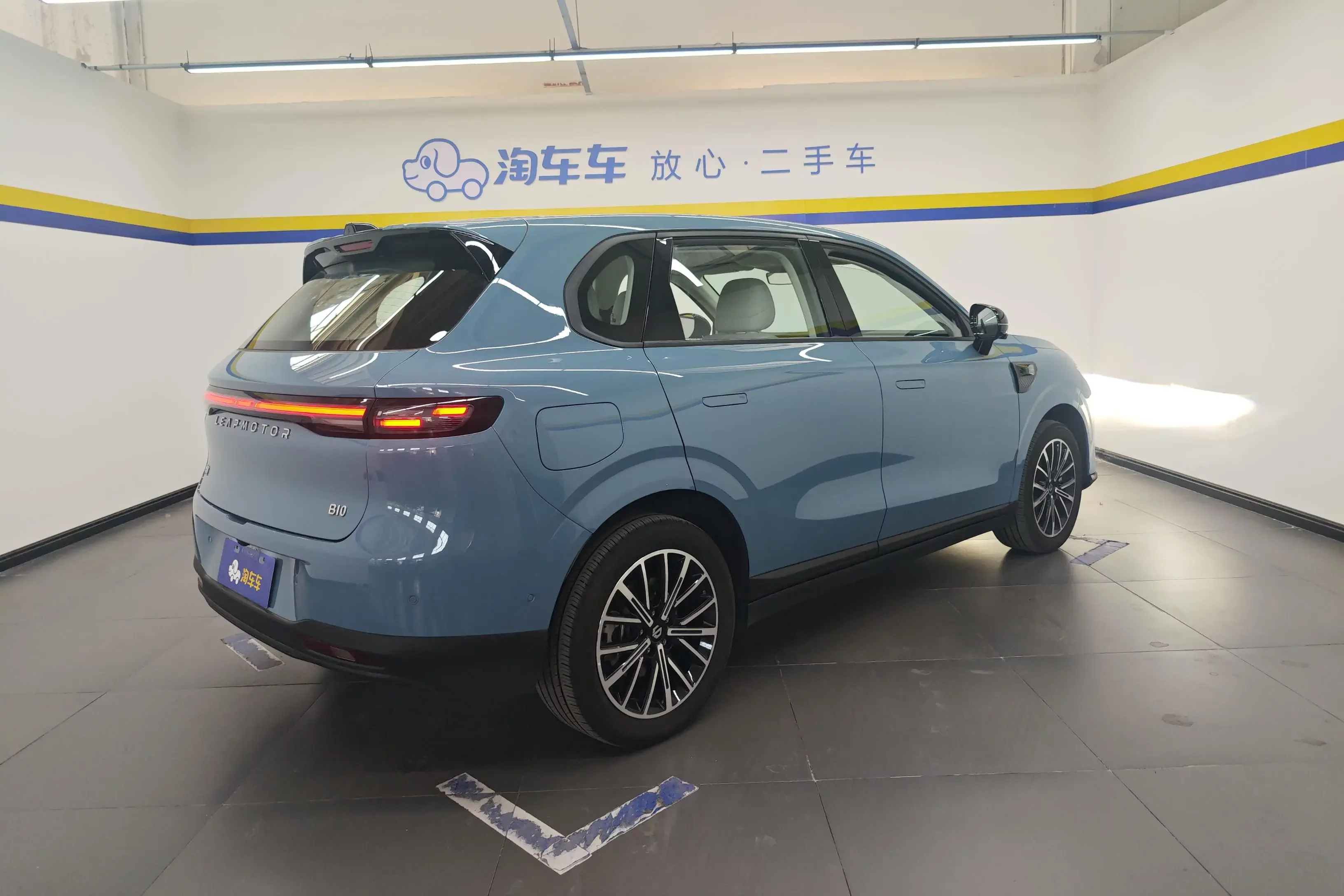 Leapmotor B10