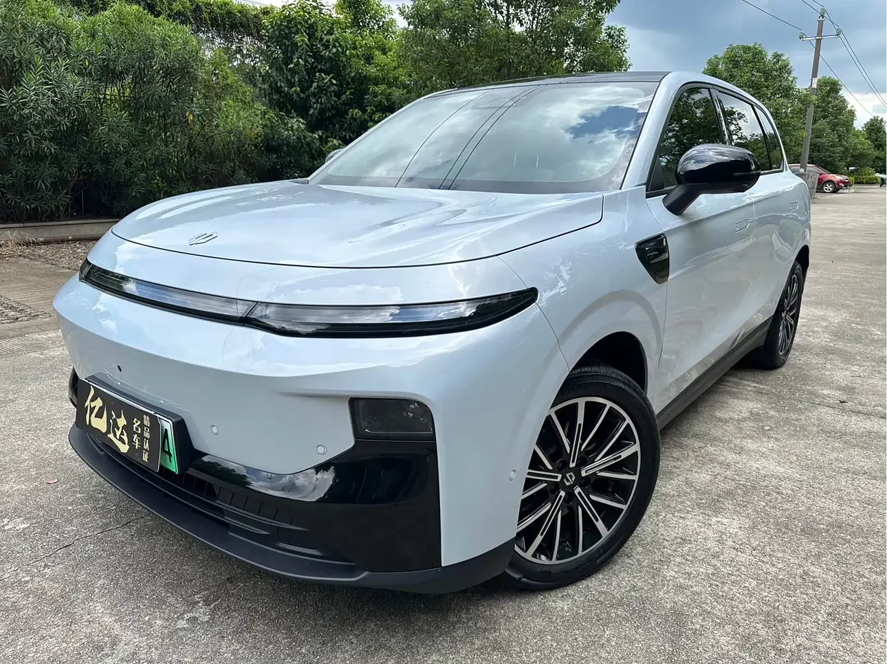 Leapmotor B10