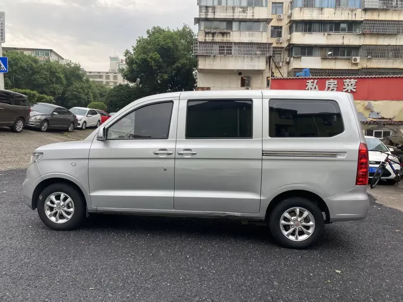 Wuling Hongguang V