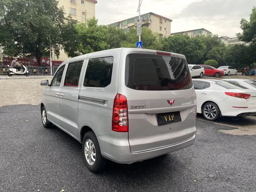 Wuling Hongguang V