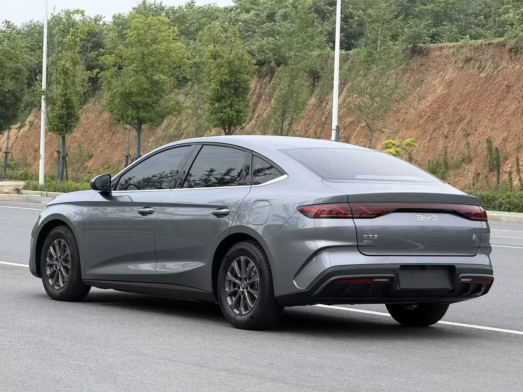 BYD Qin L DM