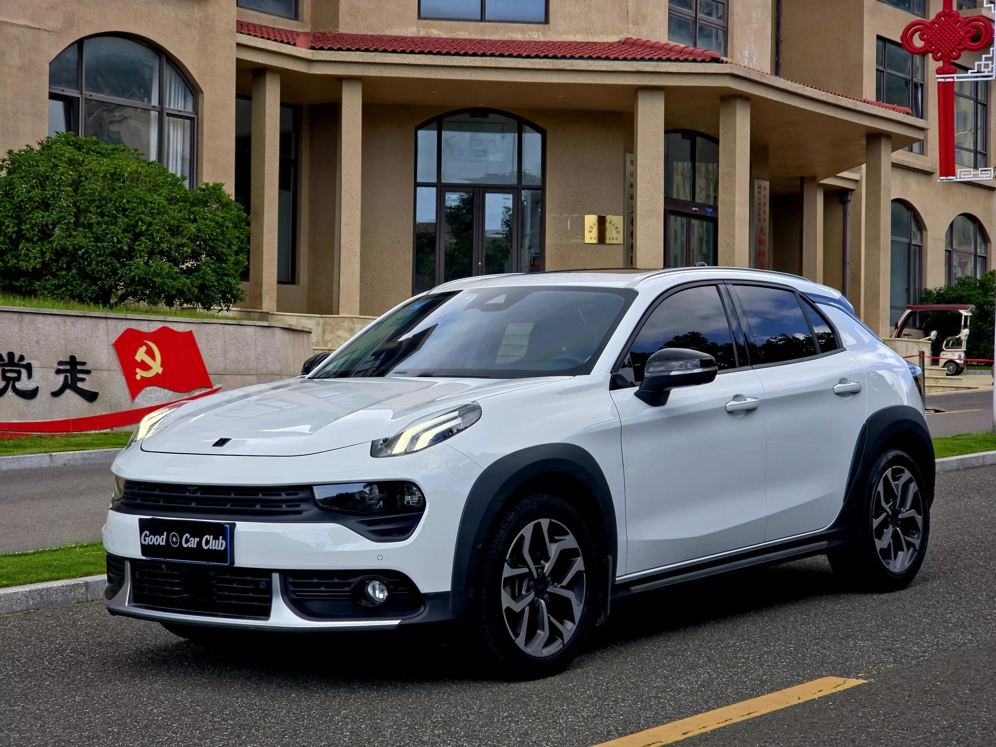 Lynk & Co 02