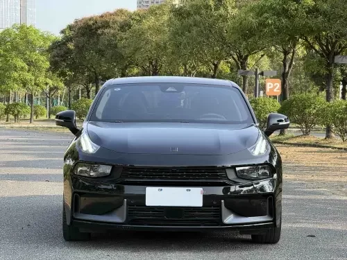 Lynk & Co 03