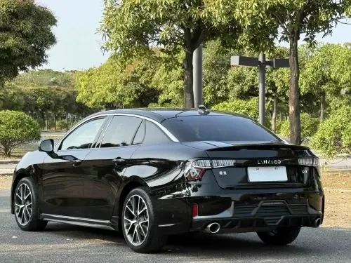Lynk & Co 03