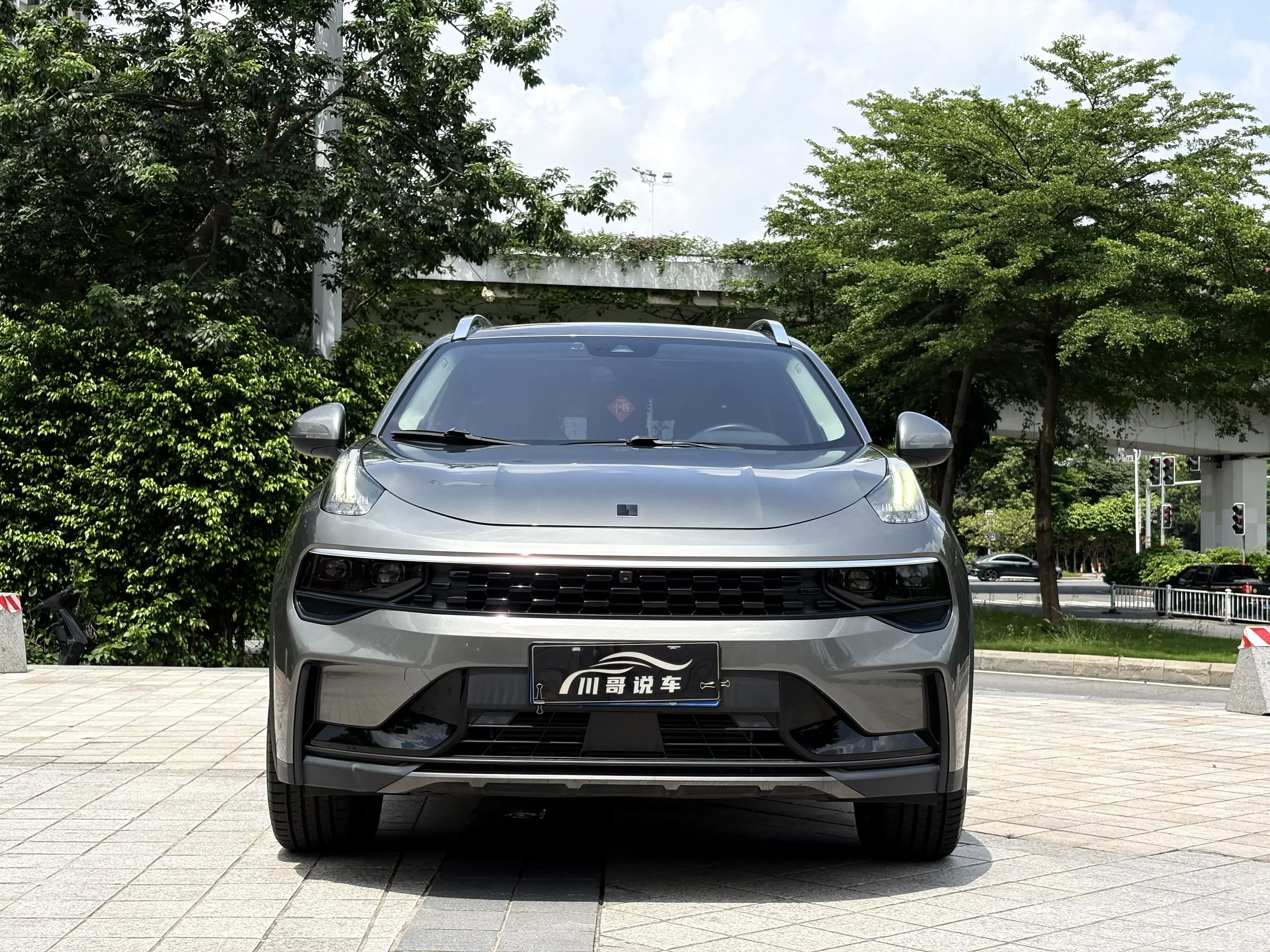 Lynk & Co 01