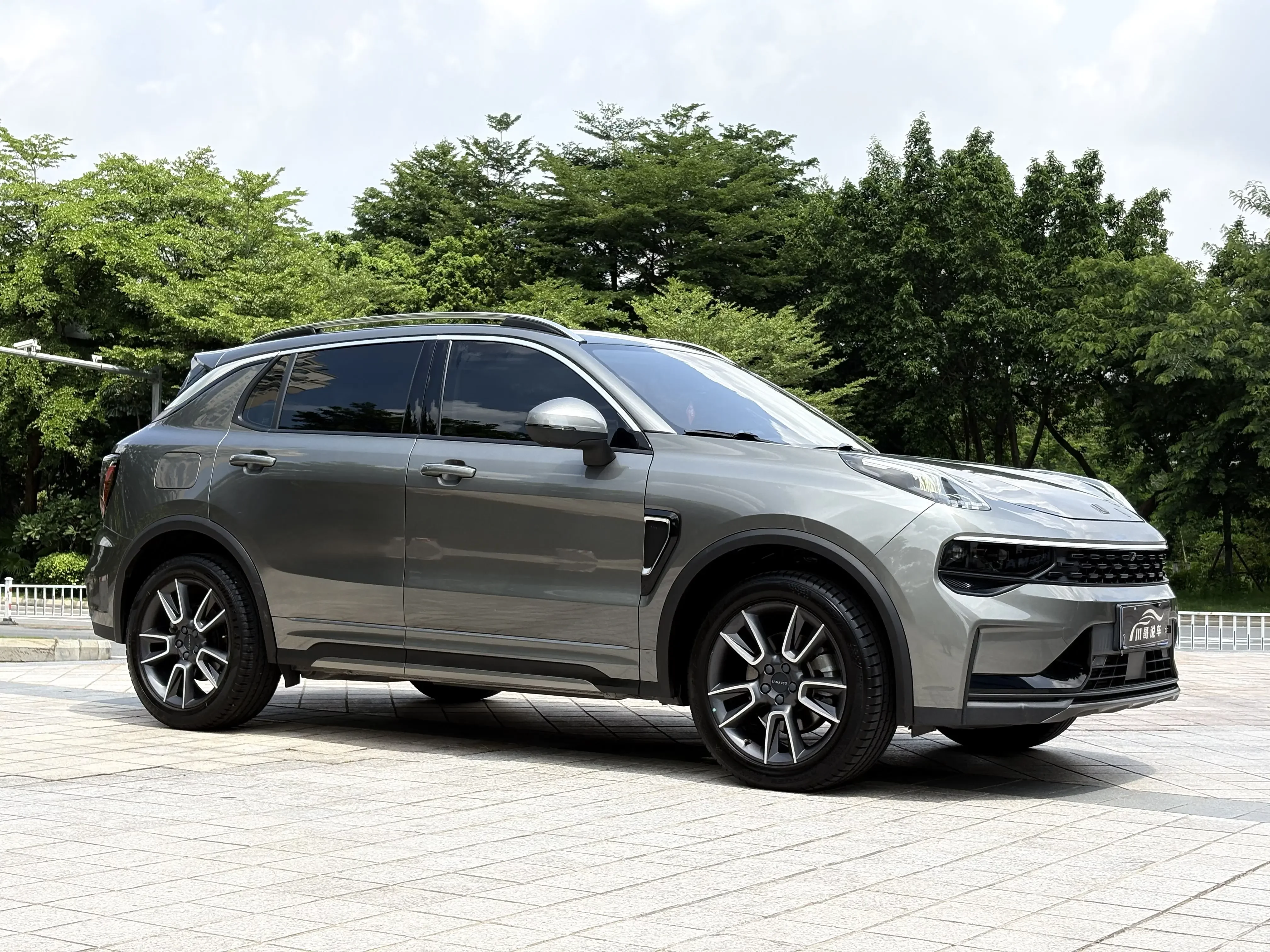 Lynk & Co 01