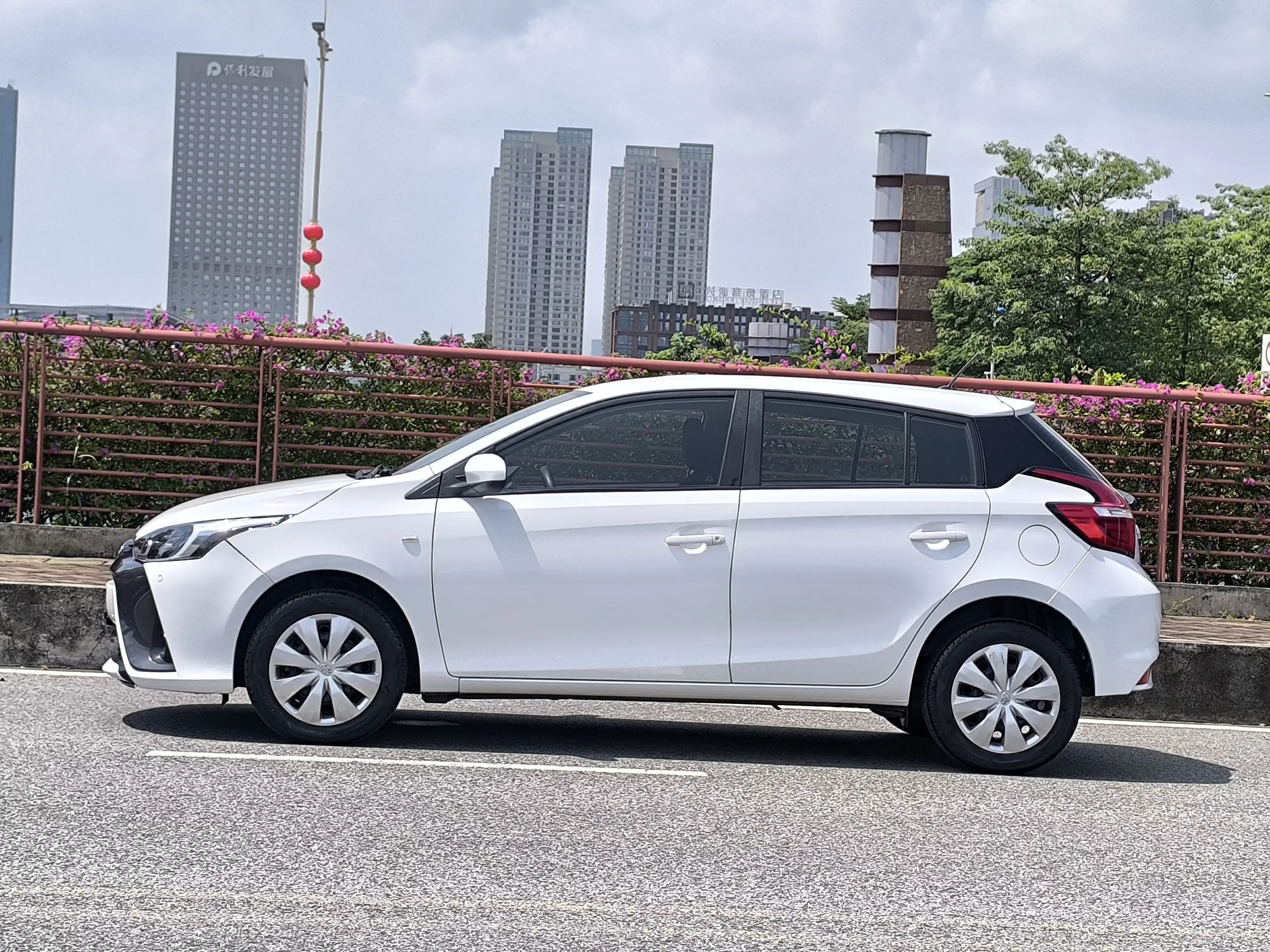 Toyota Yaris L
