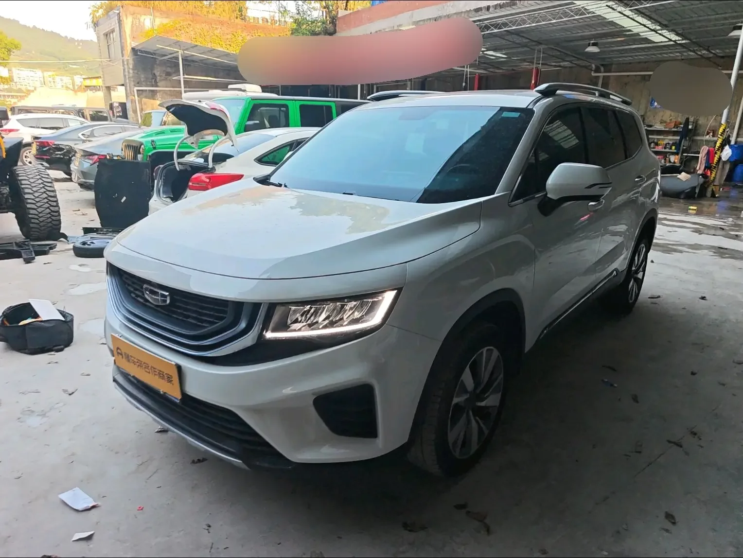 Geely Okavango