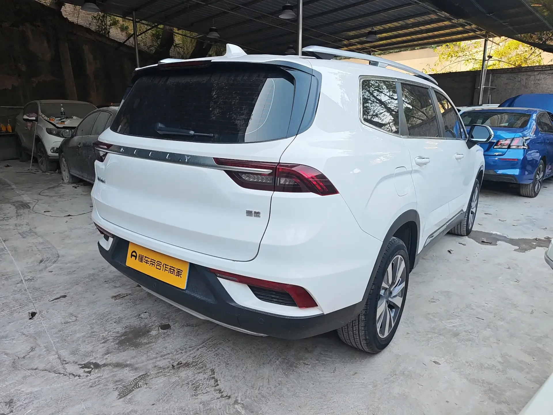 Geely Okavango