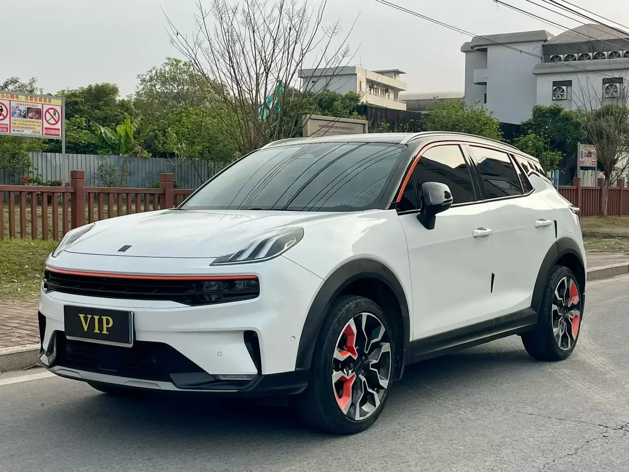 Lynk & Co 06