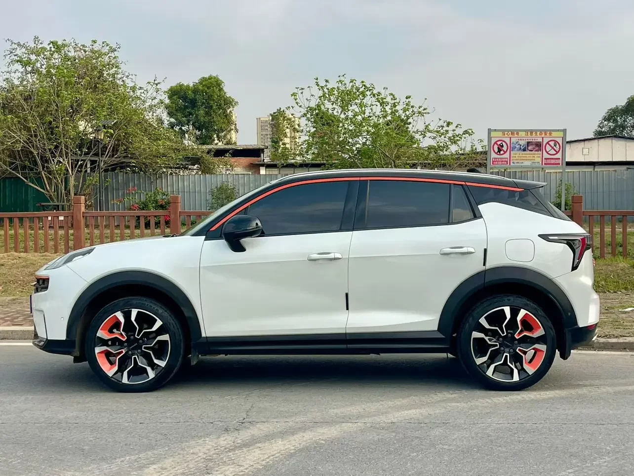 Lynk & Co 06