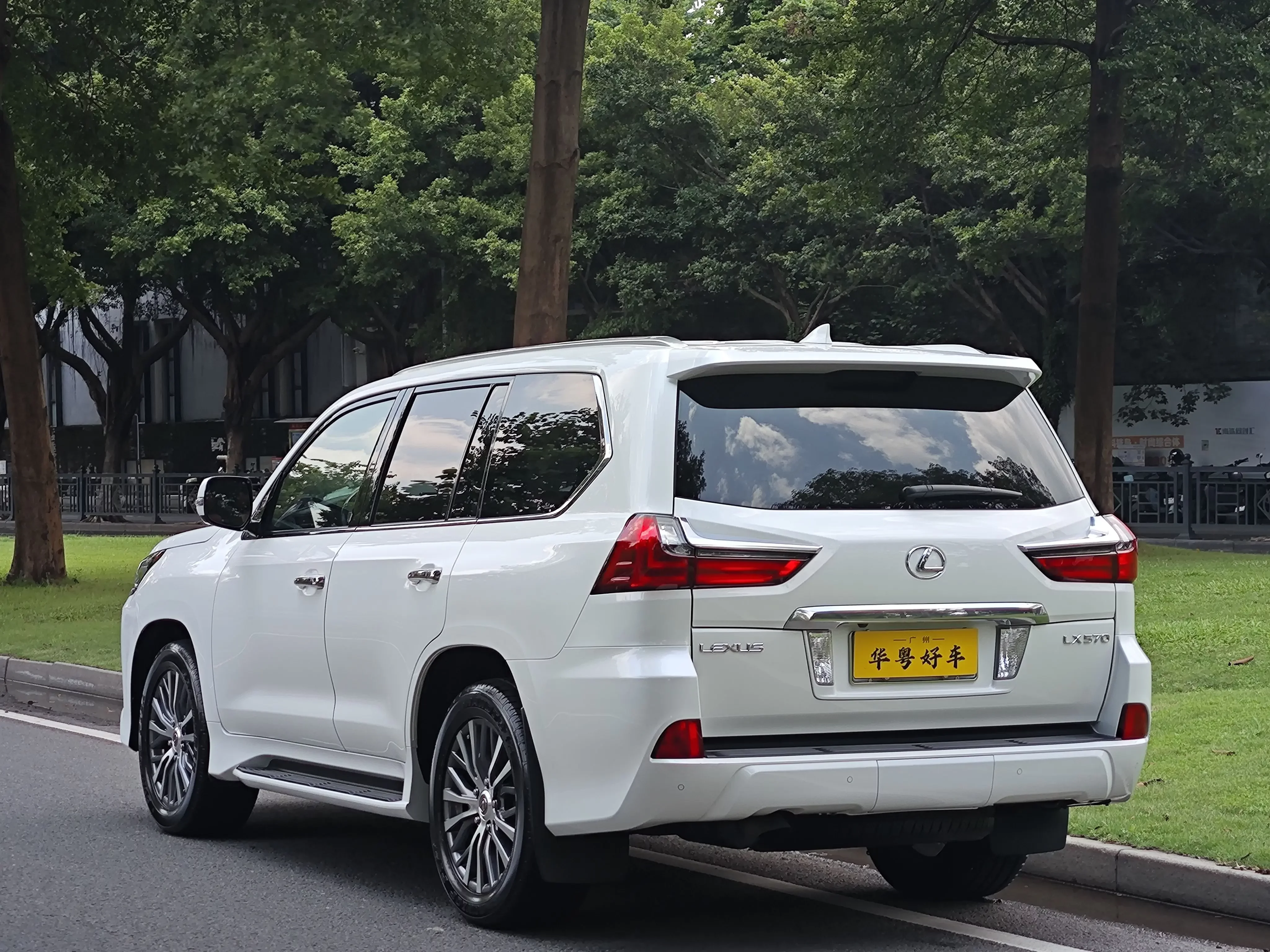 Lexus LX
