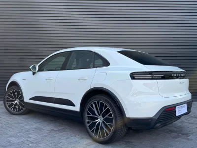 Porsche Macan EV