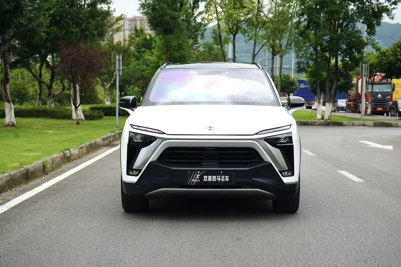 NIO ES8