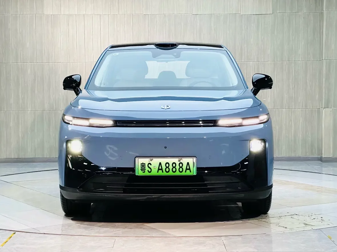 Leapmotor B10