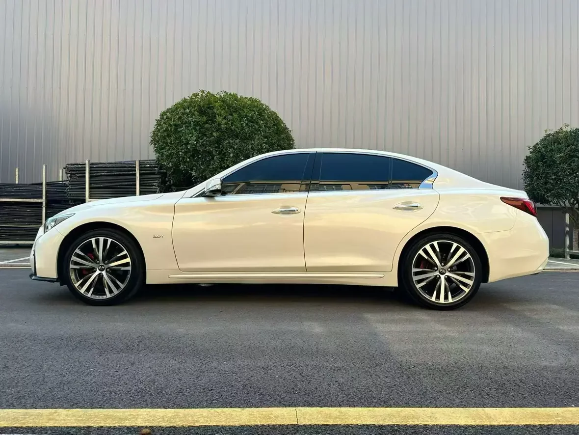 Infiniti Q50L