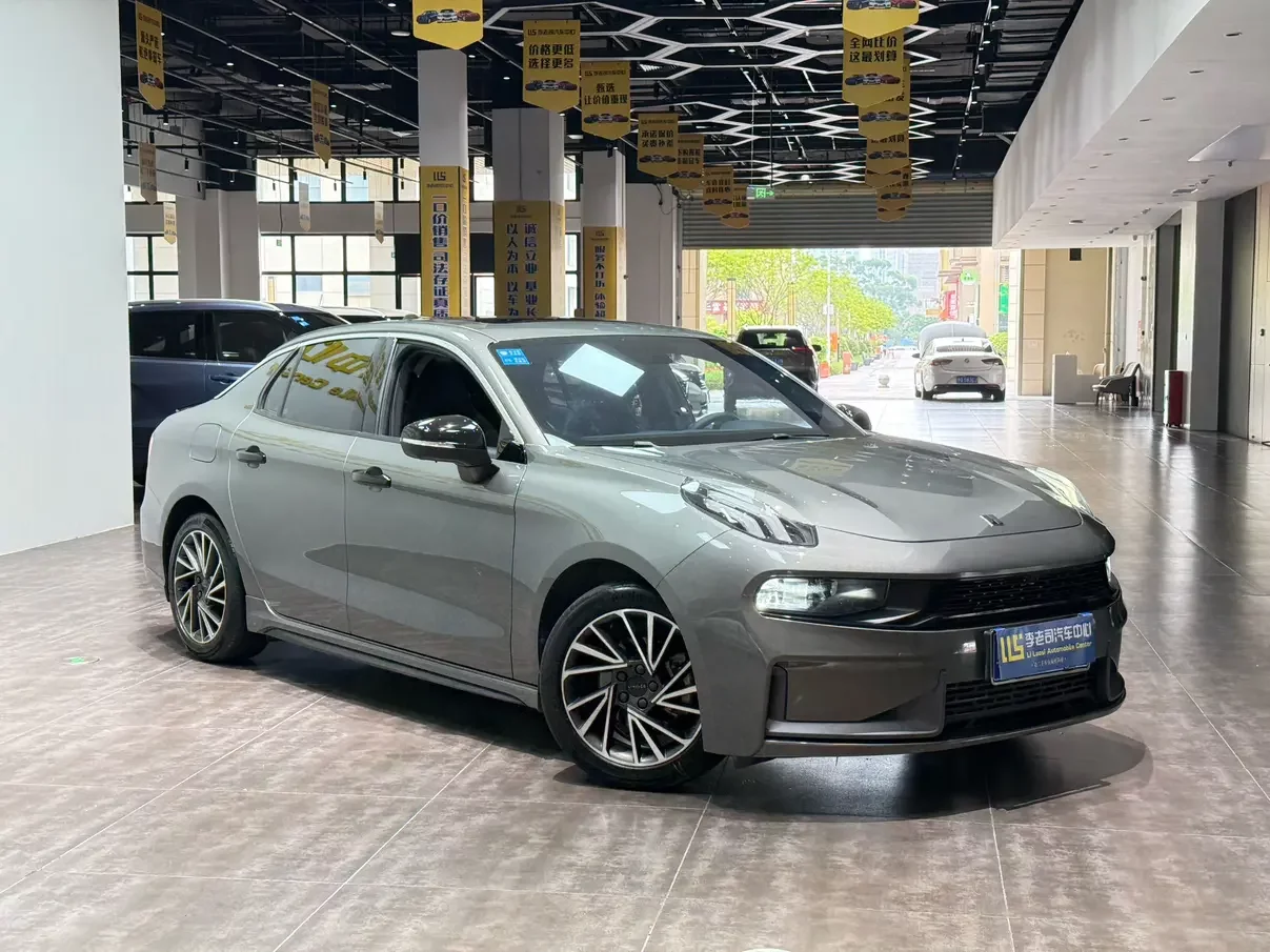 Lynk & Co 03