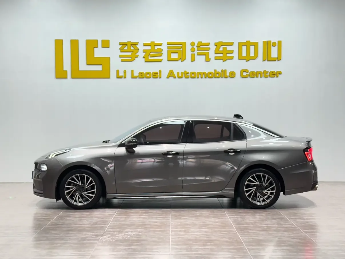 Lynk & Co 03