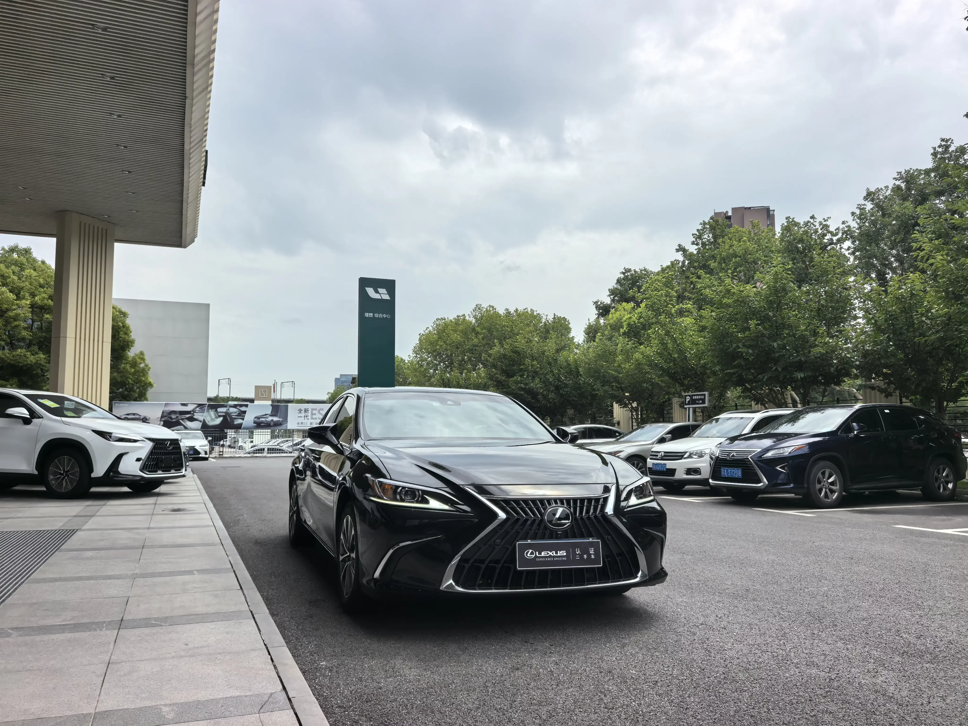Lexus ES