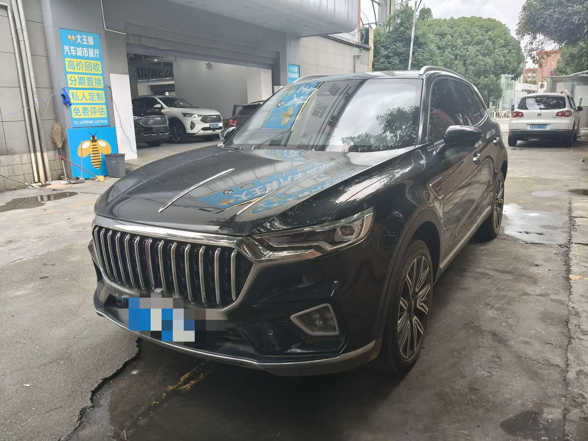 Hongqi HS5