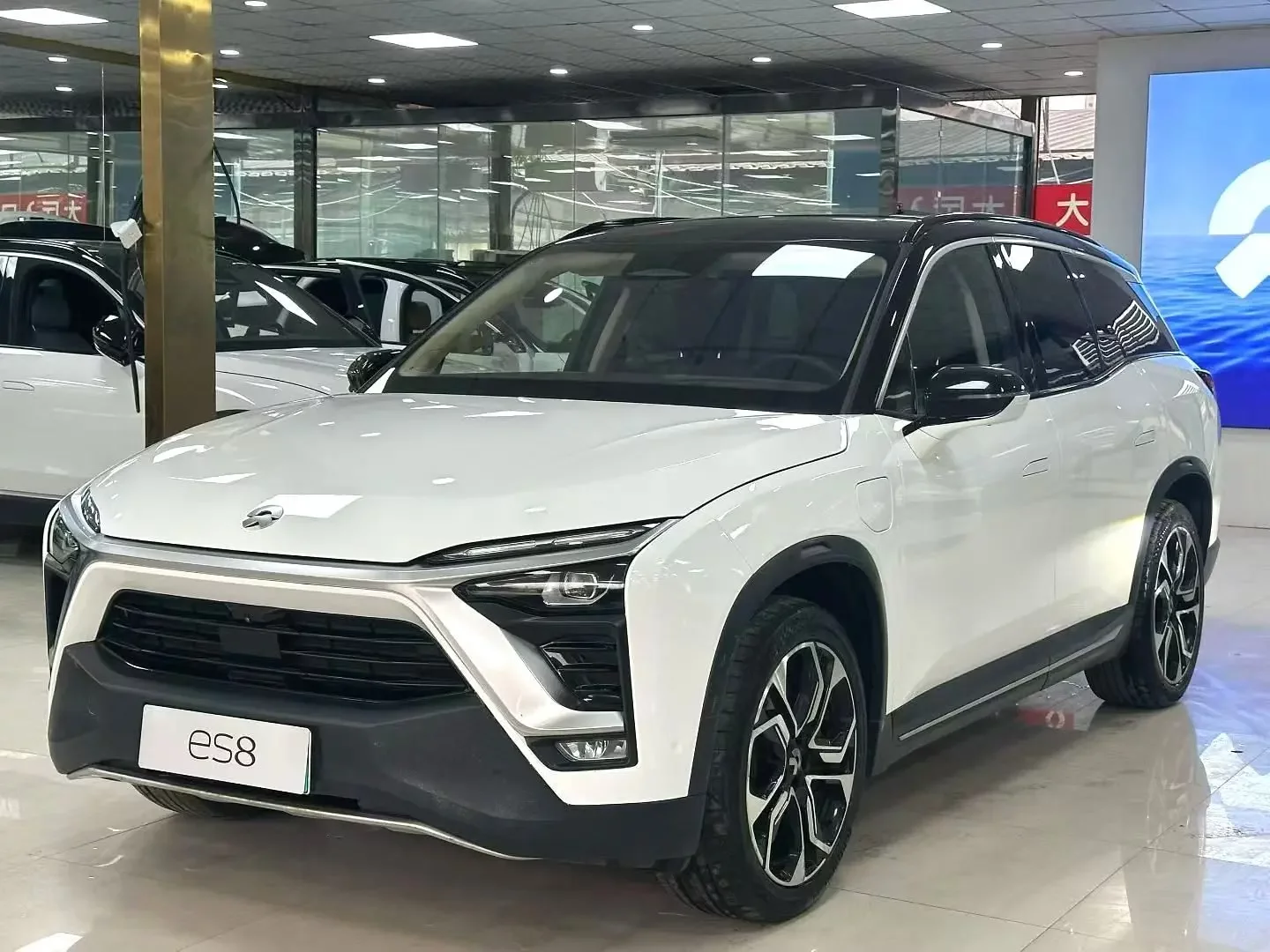 NIO ES8