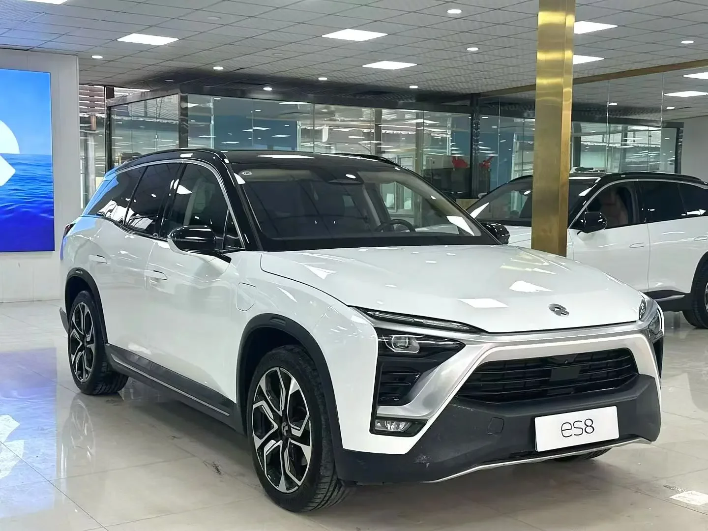 NIO ES8