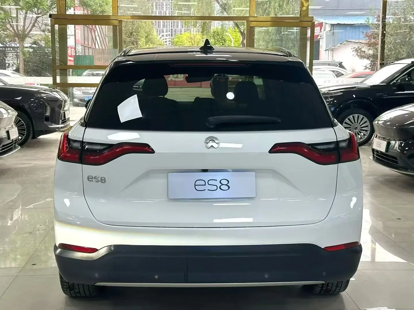 NIO ES8