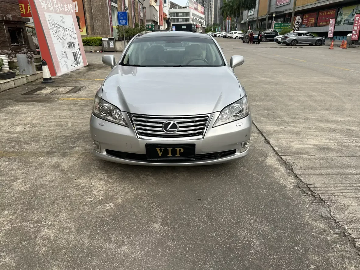 Lexus ES