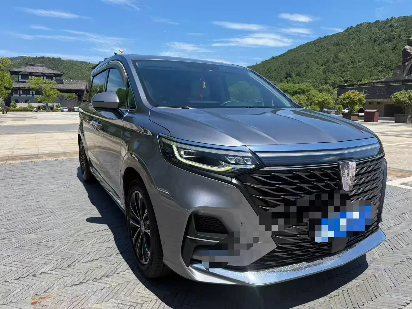 Roewe iMAX8