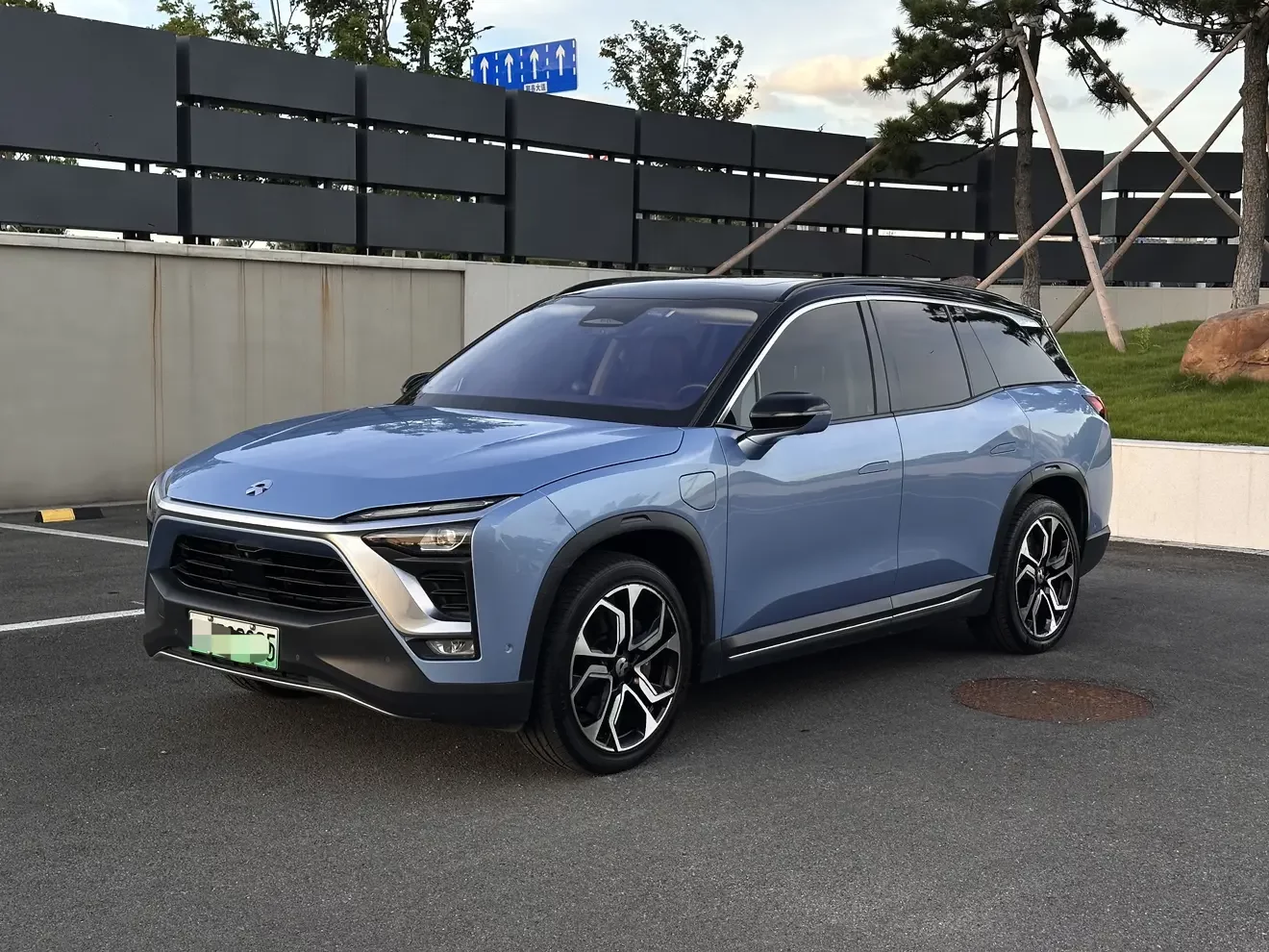 NIO ES8