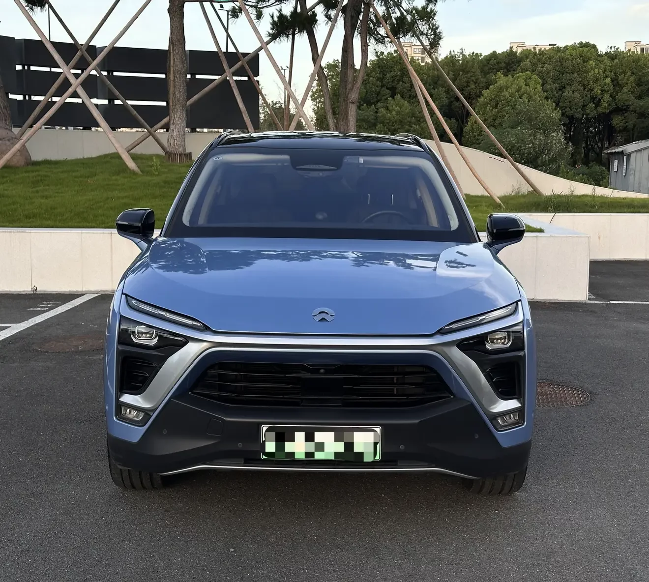 NIO ES8