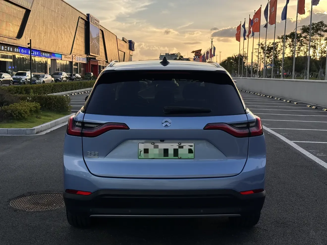 NIO ES8