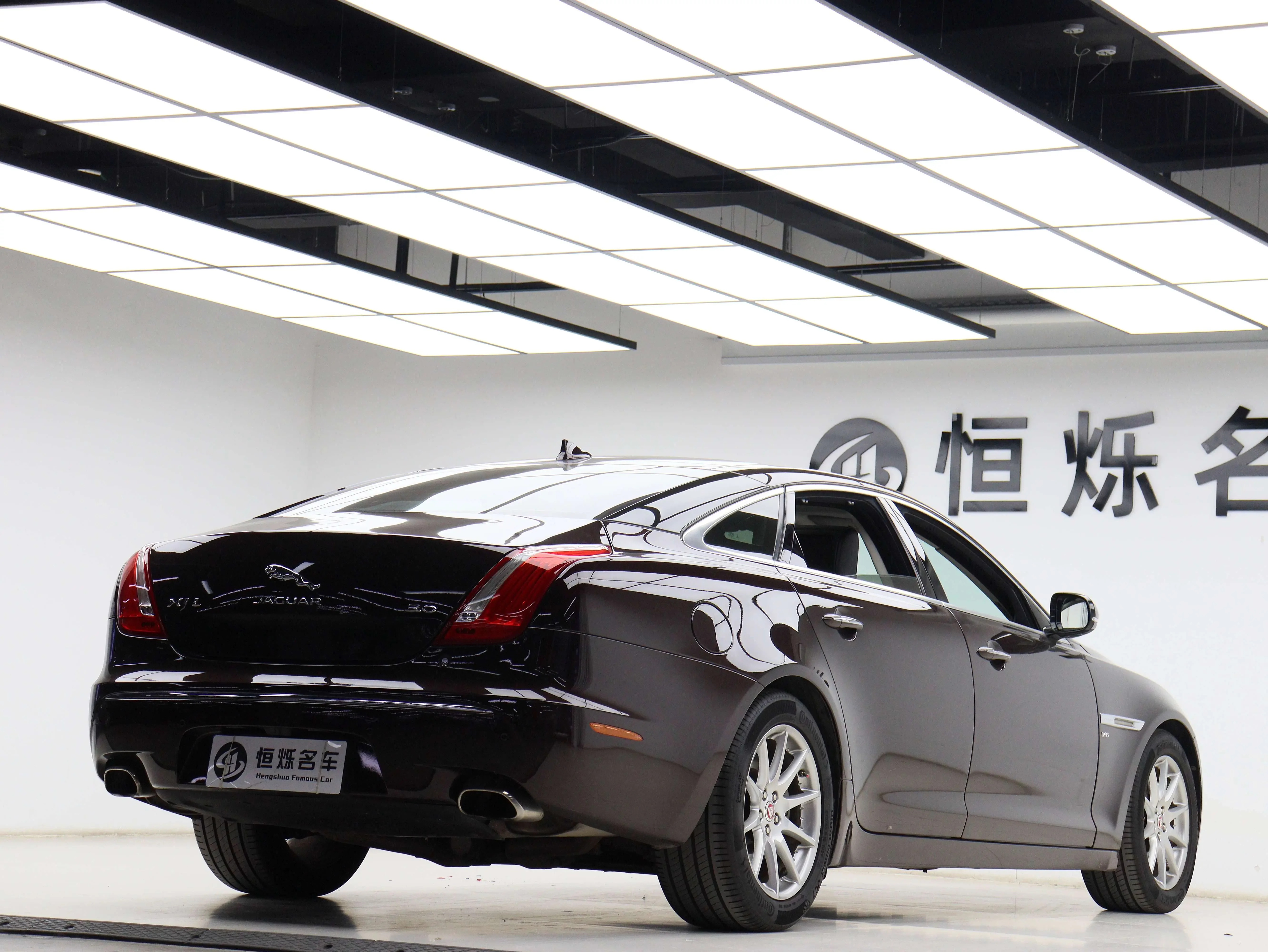 Jaguar XJ
