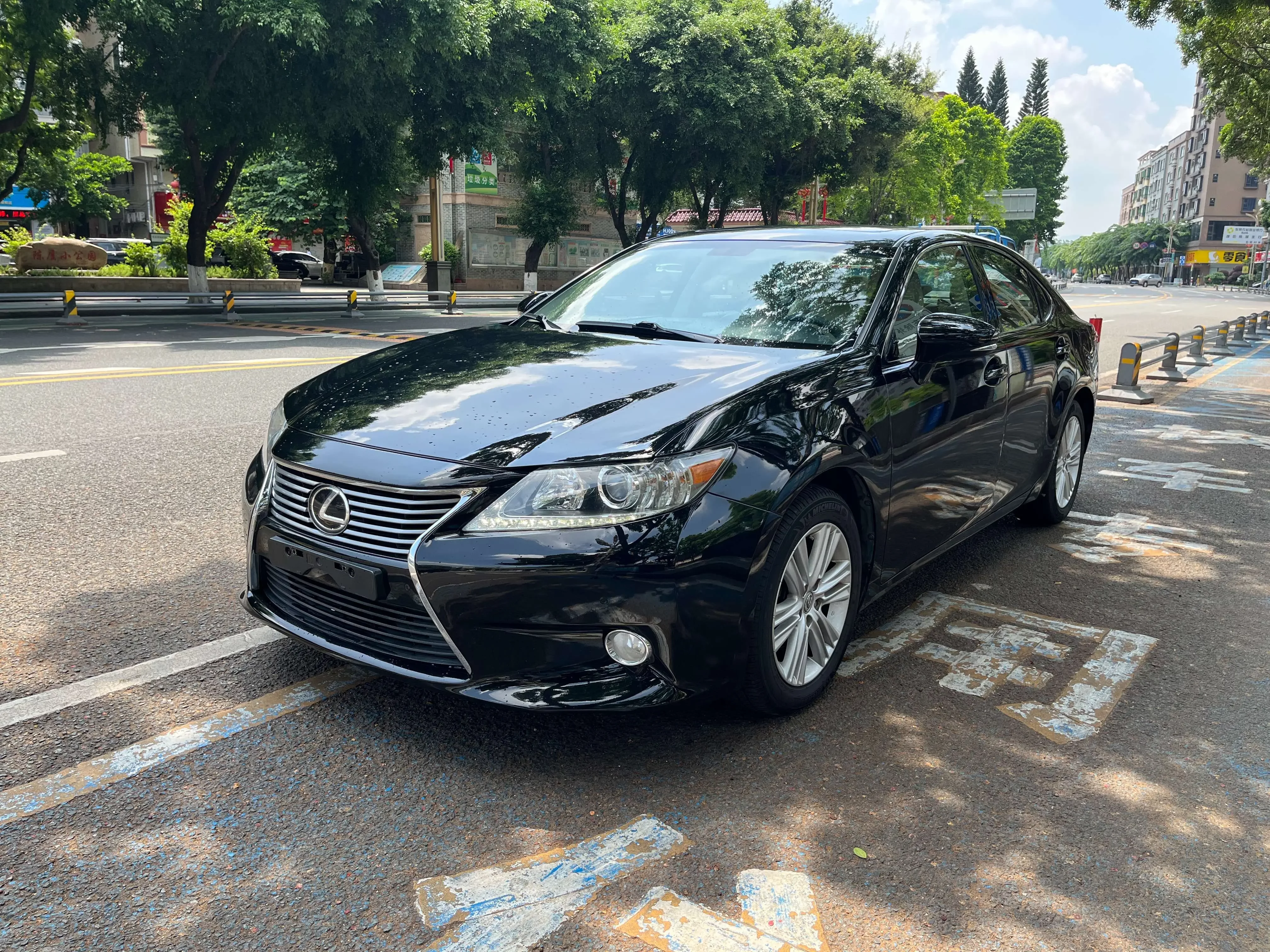 Lexus ES