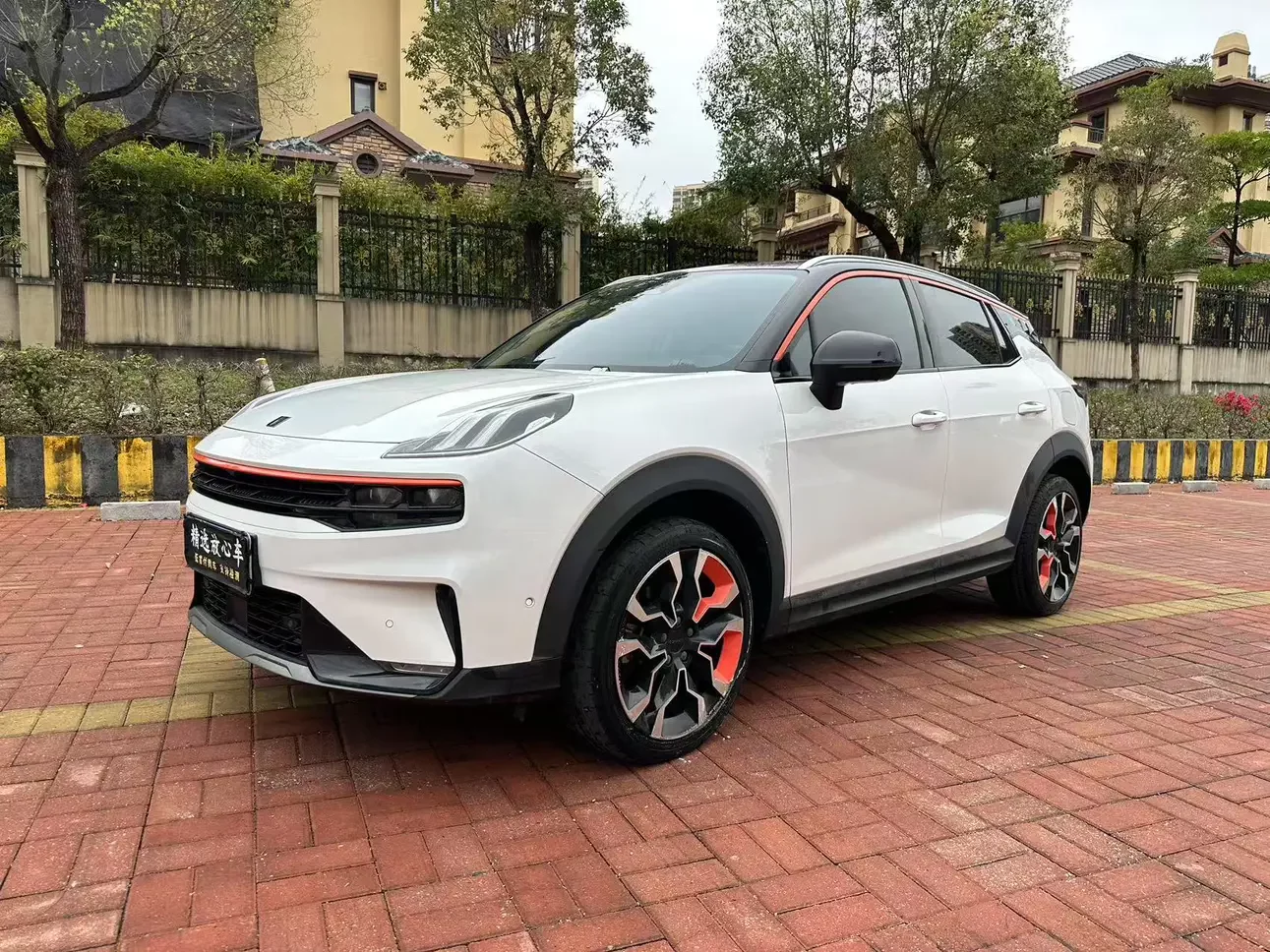 Lynk & Co 06