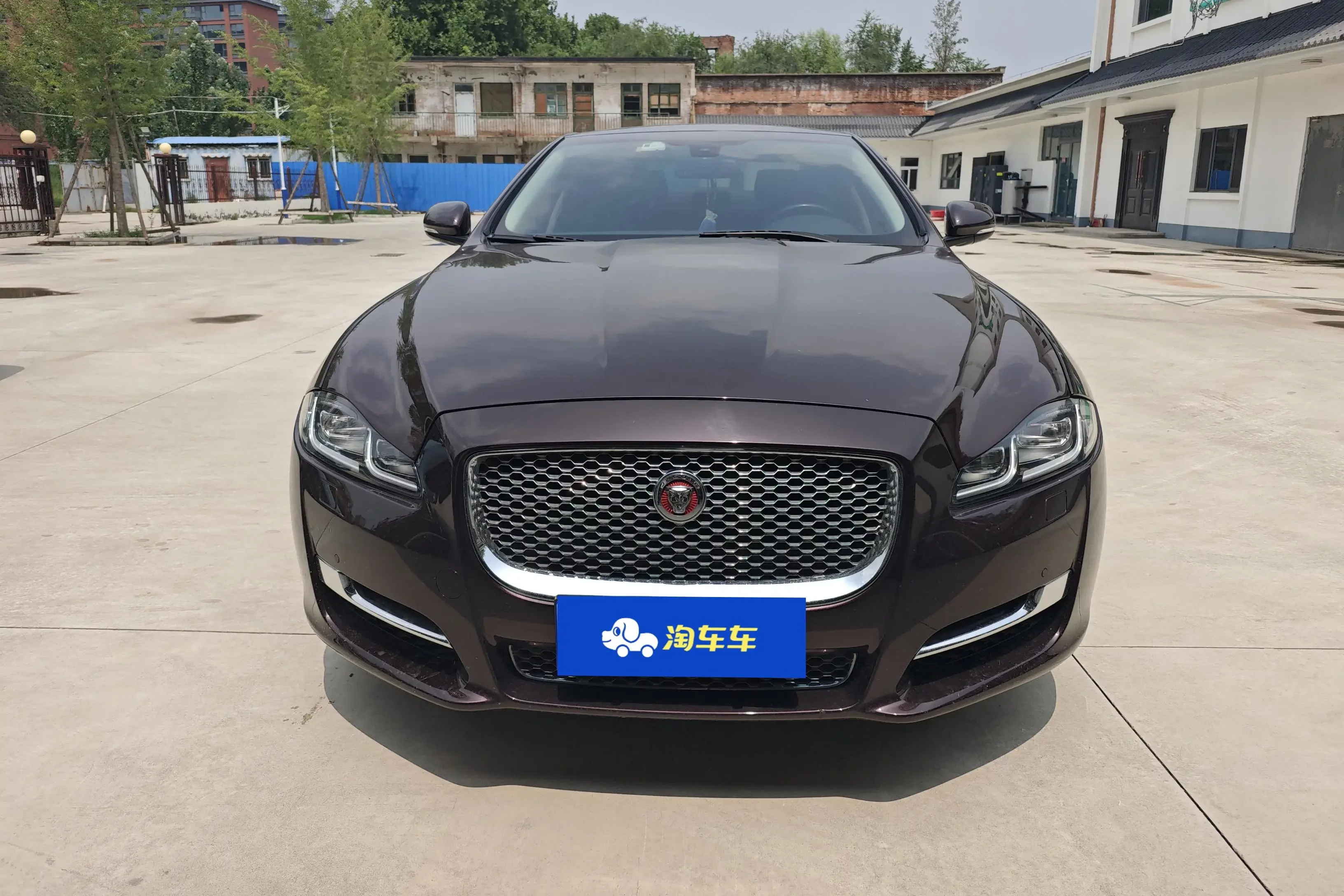 Jaguar XJ