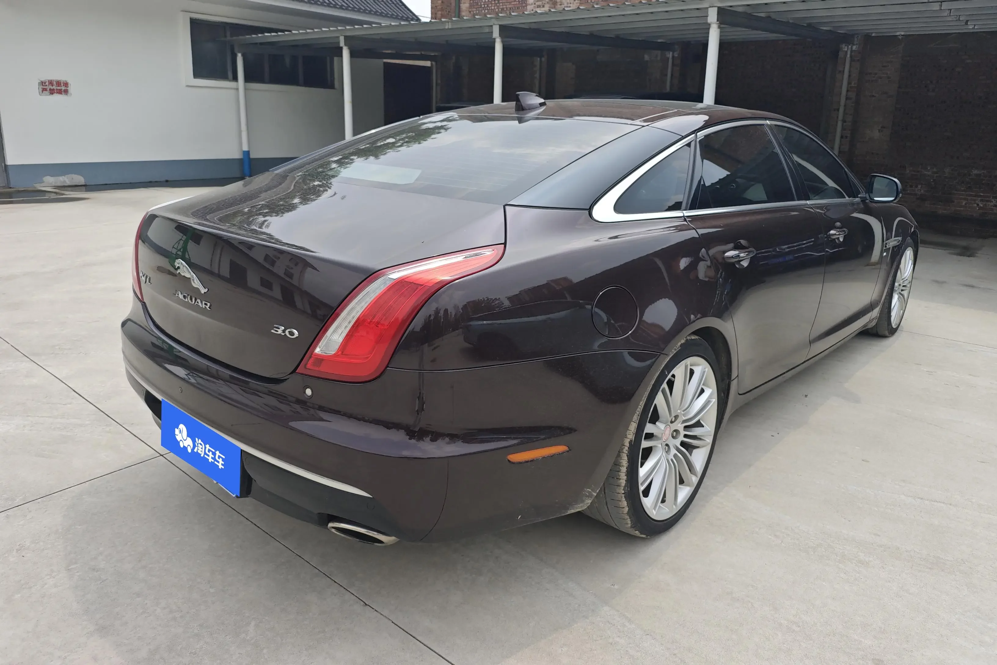Jaguar XJ